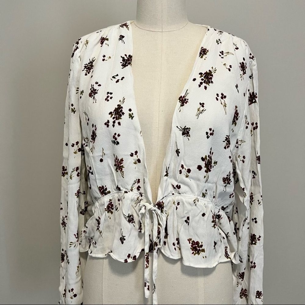 Aritzia Sunday Best New Cropped Tie Front Blouse Floral - Picture 7 of 16